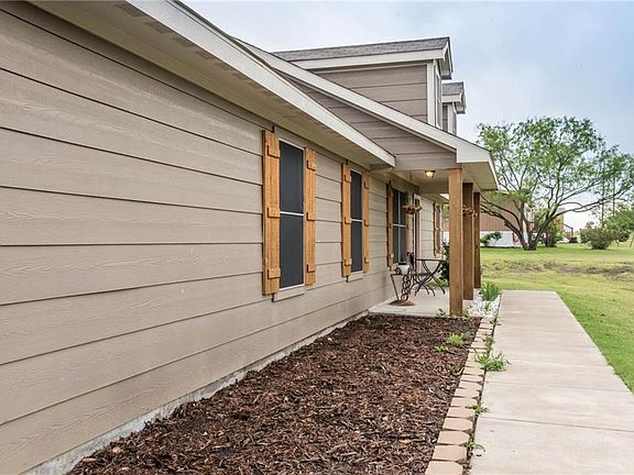 4th image of 9012 N Monterrey Dr