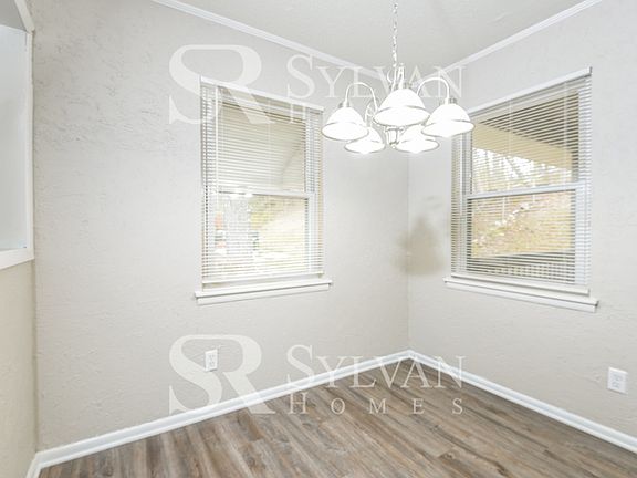 5th image of 2832 Creek Ln NE