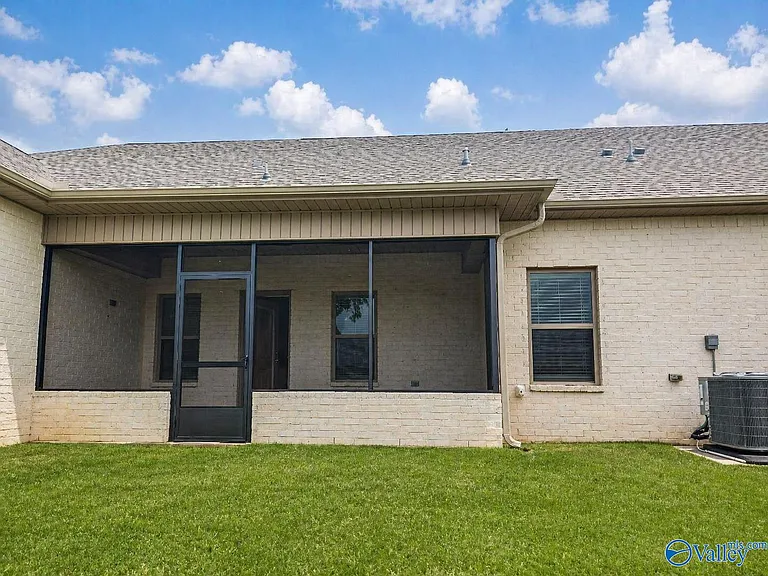 111 Farmall Ln — Photo 26
