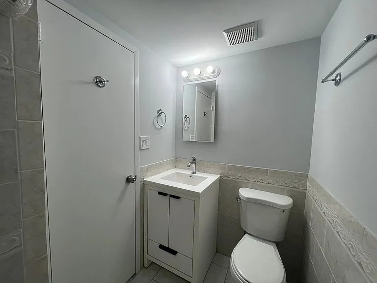 2202 Castle Rock Sq #2B — Photo 6