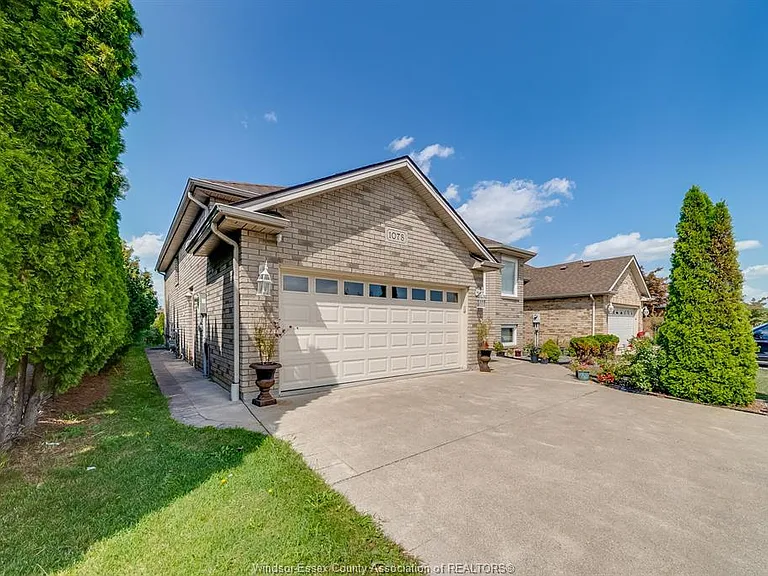 1078 Imperial Cres — Photo 4