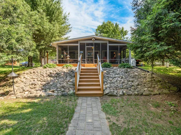 N1534 Mallard Bay Rd, Keshena, WI 54135
