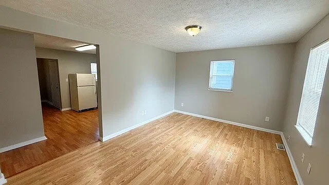 3 bed, 2.0 bath, 1180 sqft, $1,375 — Photo 4