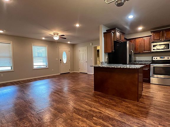 2nd image of 4 Willow Oak Ln