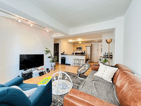 3rd image of 752 W End Ave APT 4C