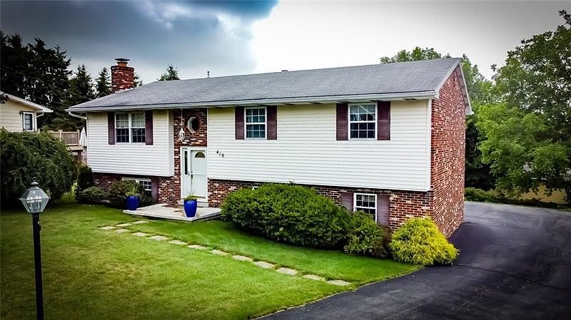 1st image of 410 Vista Dr