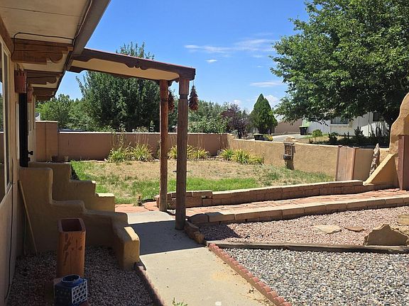 5th image of 1008 Chaparral St