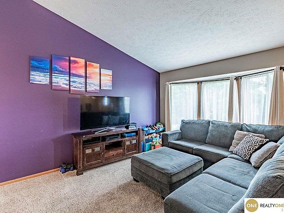 5th image of 7966 Curtis Ave