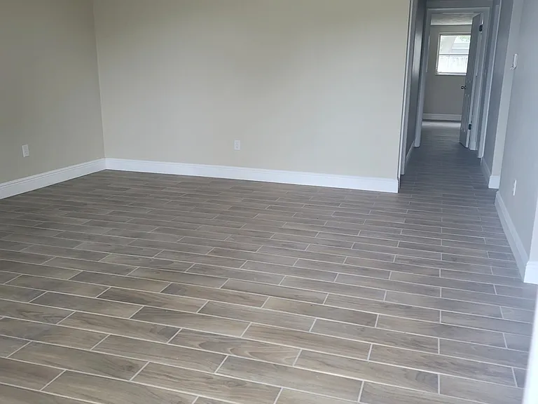 3447 Cincinnati Dr — Photo 2