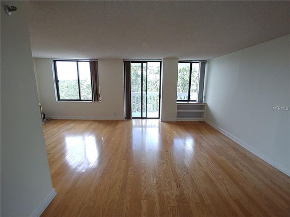 5th image of 400 E Colonial Dr APT 403