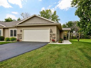 1266 Cameron Cir, Neenah, WI 54956