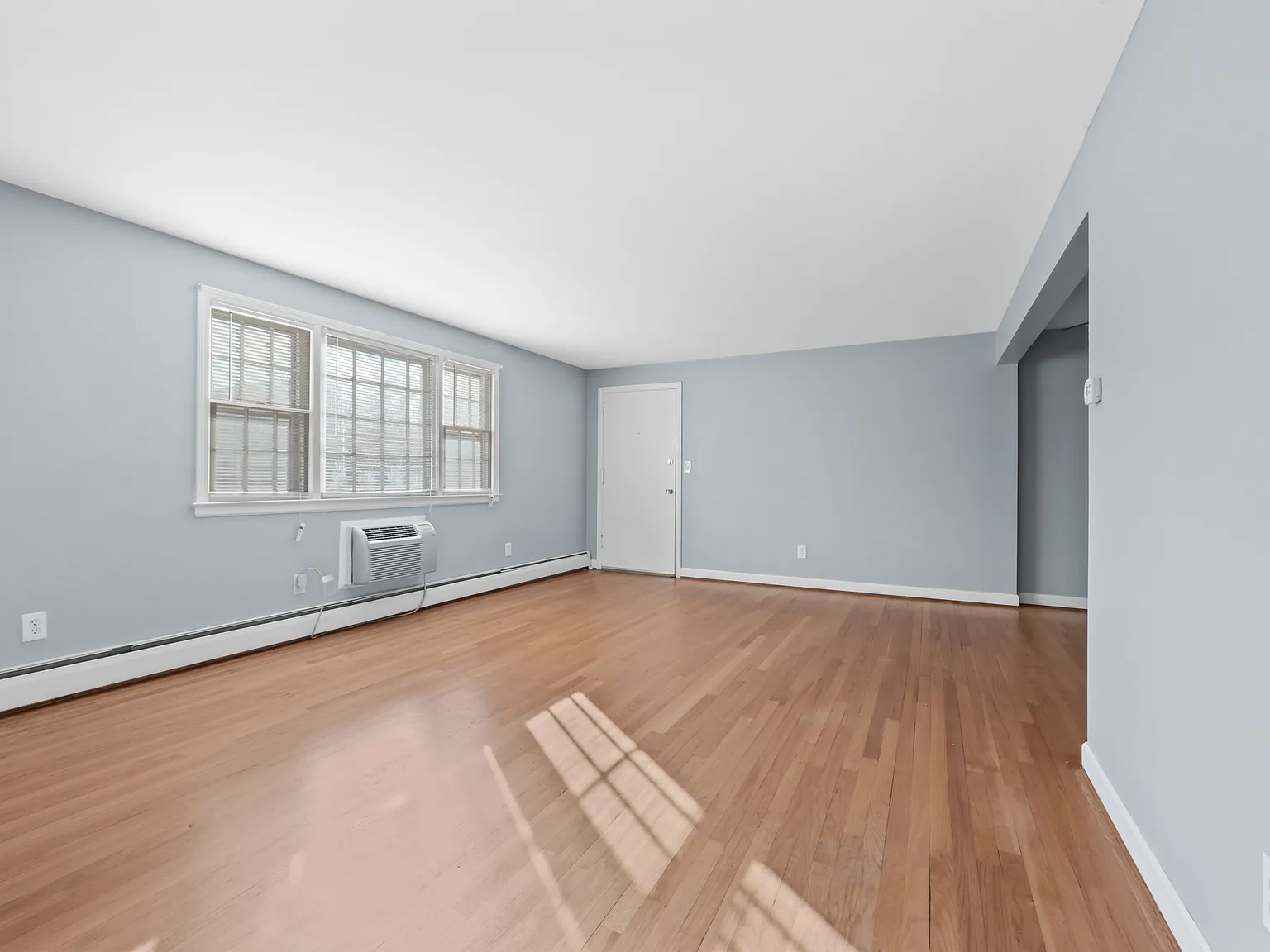 1 bed, 750 sqft, $1,375 — Photo 4