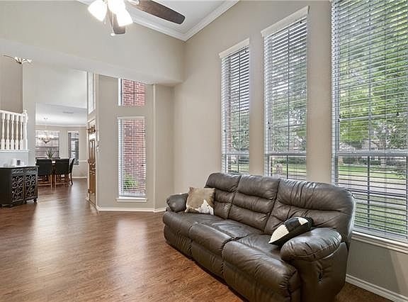4th image of 5802 Southampton Dr