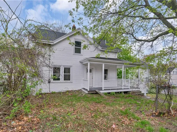 15 Lewis St, Woonsocket, RI 02895