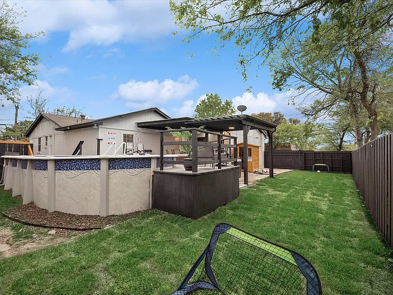 8005 Woodhue Rd — Photo 16