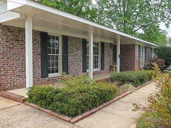 3rd image of 2104 Glenwood Dr