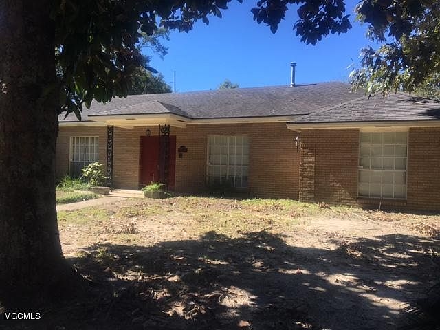 2nd image of 405 Melissa Dr