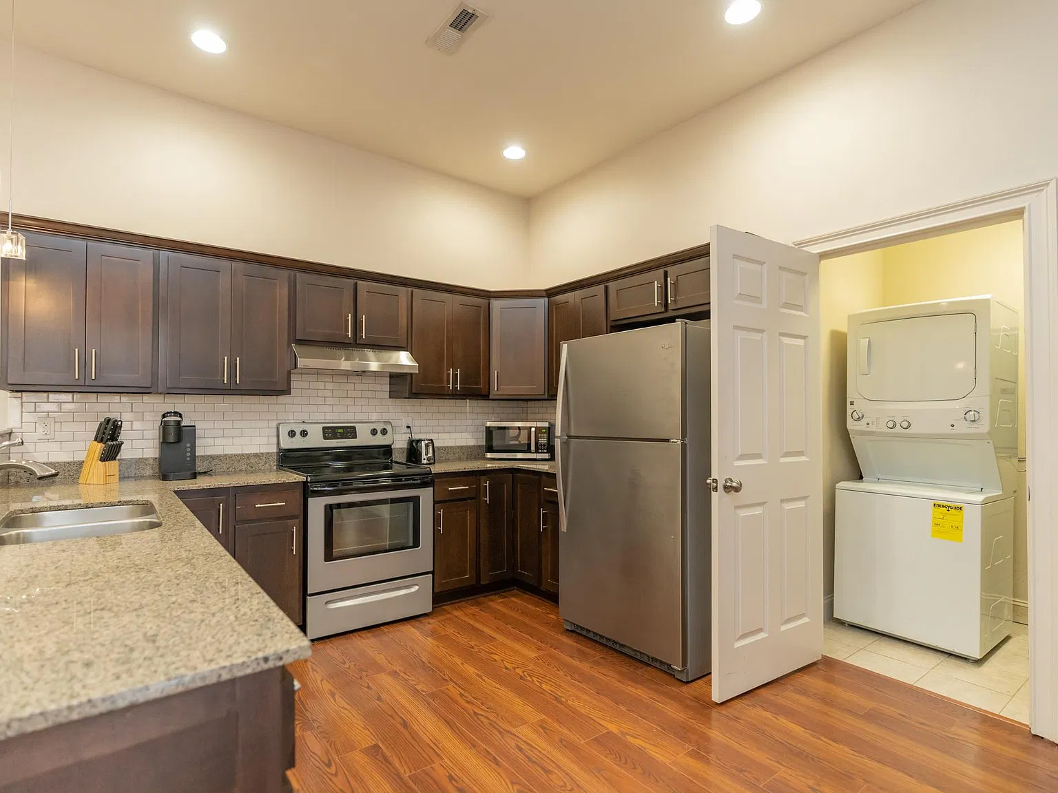 2 bed, 1600 sqft, $2,600 — Photo 4