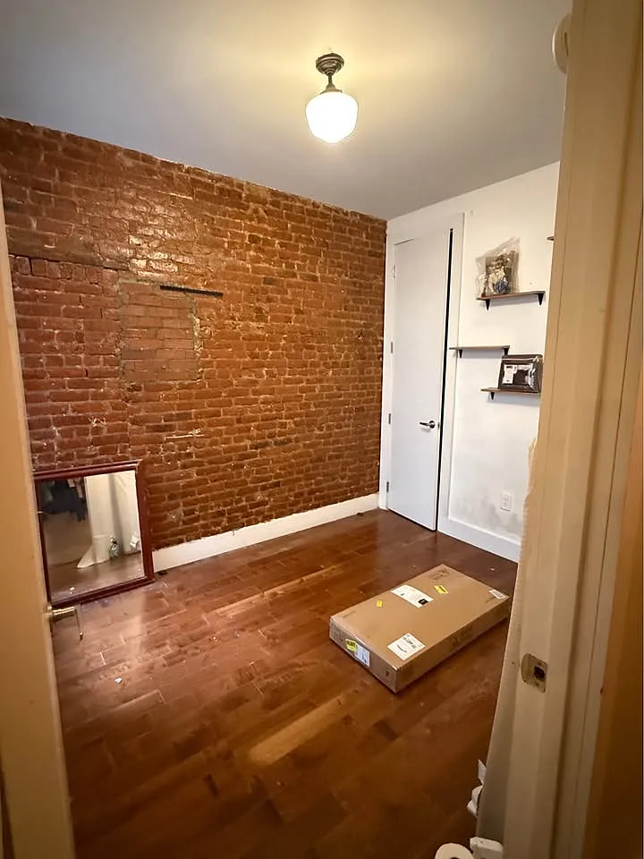 Building Photo - 426 Menahan St #2
