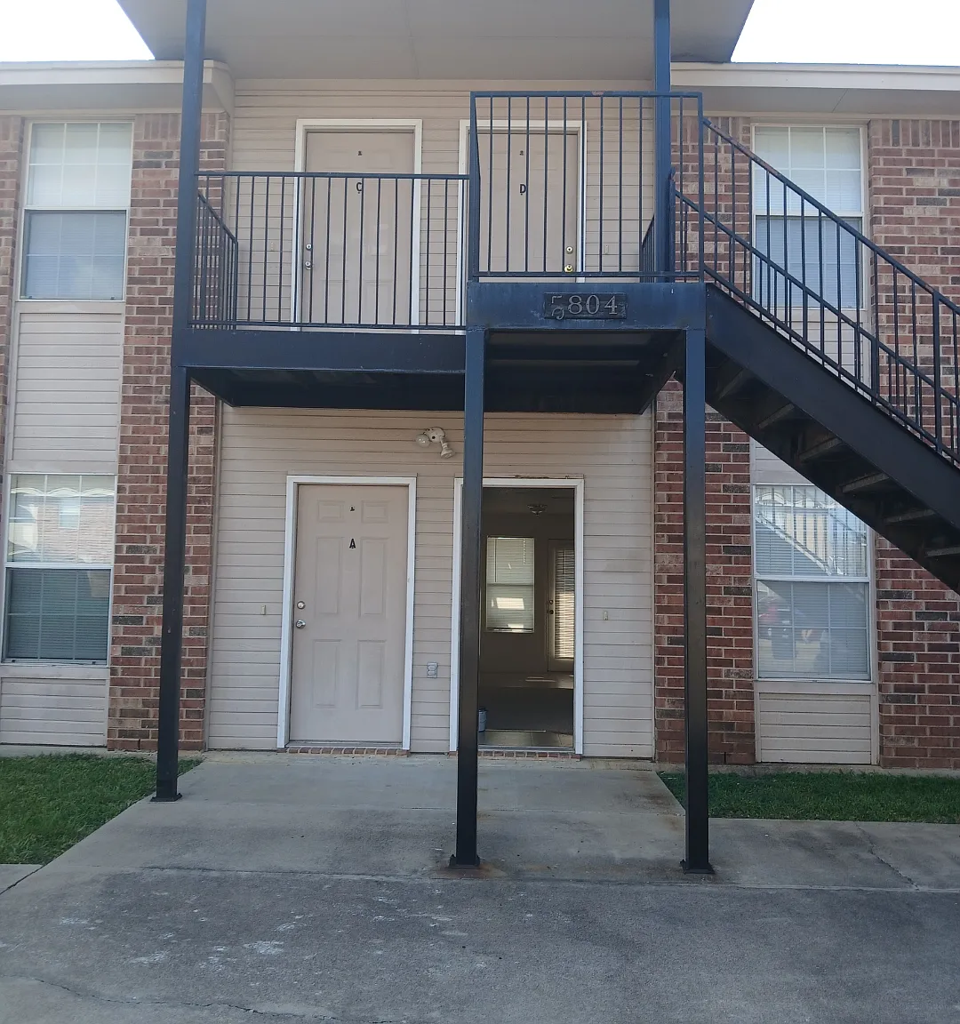 2 bed, 803 sqft, $825 — Photo 2
