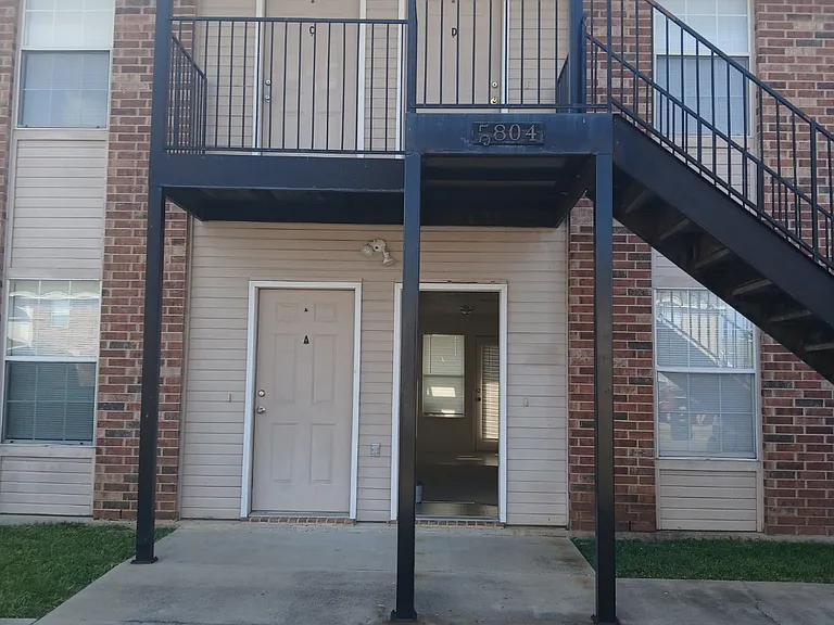 5804 Redstone Dr — Photo 2