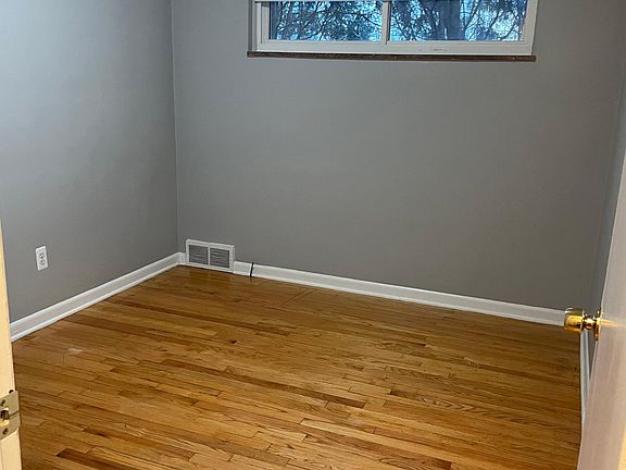 5th image of 755 Saint Clair St