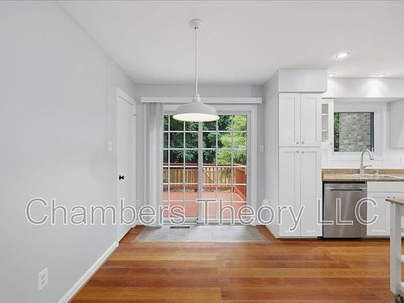 5th image of 2988 Borge St
