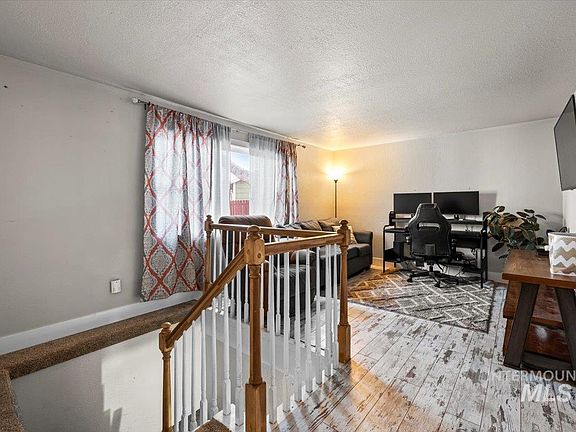 3rd image of 47 N Elijah Dr