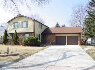 401 Arborgate Ln, Buffalo Grove, IL 60089