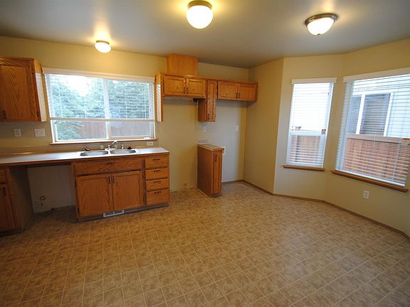 4th image of 2520 187th St E