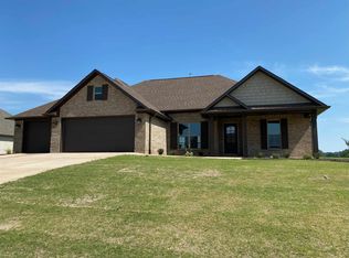229 Strawberry Ridge Dr, Medina, TN 38355