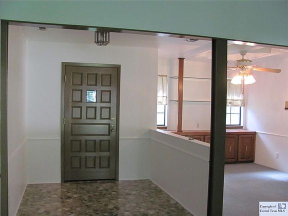 4th image of 810 Lone Star Dr