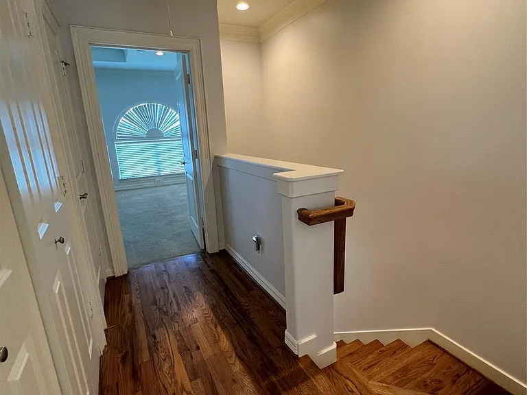 2807 Albany St — Photo 12