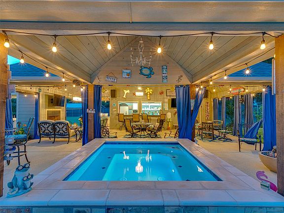 2nd image of 306 Willow Creek Ln