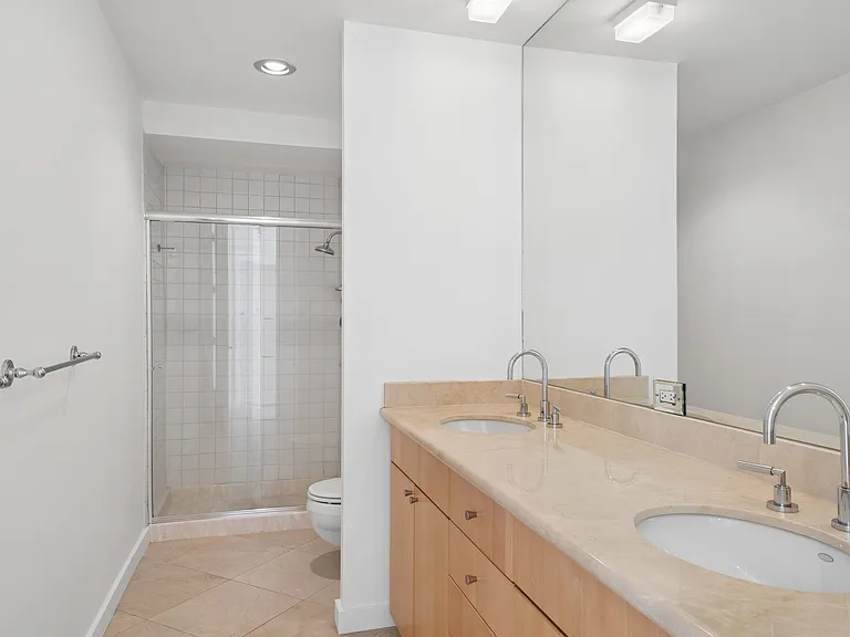 1835 Franklin St #301 — Photo 19