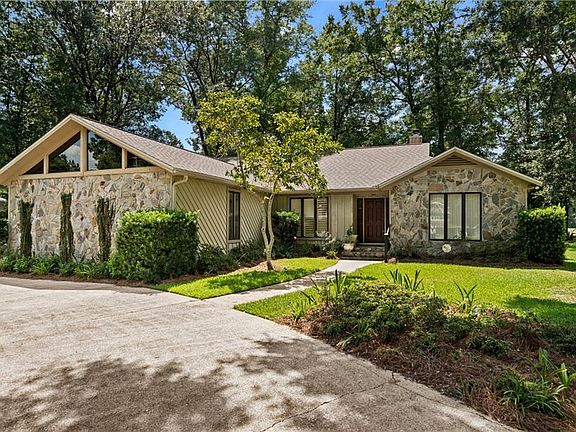 3rd image of 499 Ridgewood Dr
