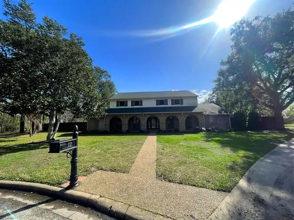 12 Colony Drive, Angleton, TX 77515