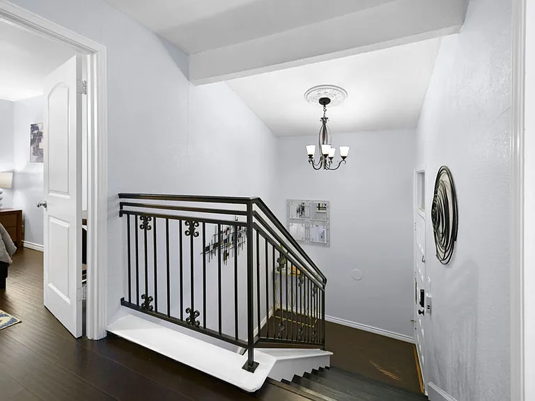 E Avenue J — Photo 21