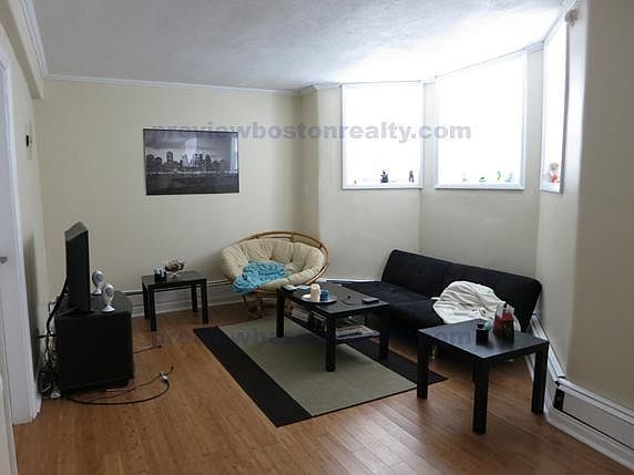 2nd image of 137 Chiswick Rd #114