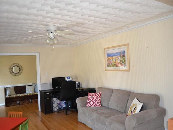 5th image of 204 Larkin St