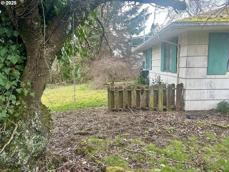 2nd image of 12730 NE Glisan St