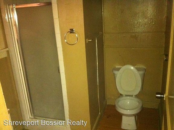 2nd image of 3028 Essex St