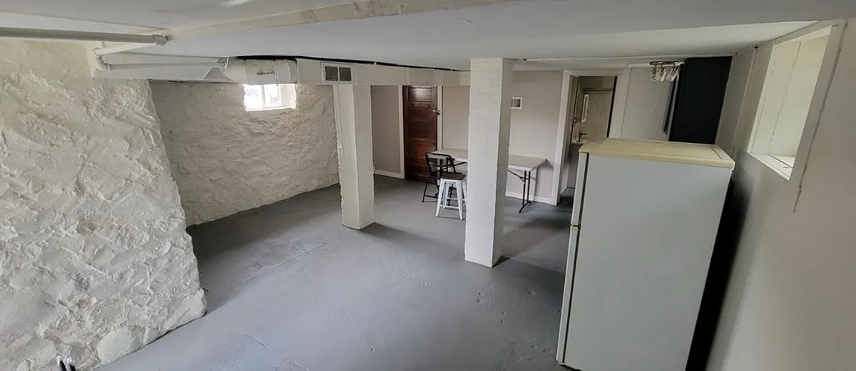 Building Photo - 523 W Cedar St #B