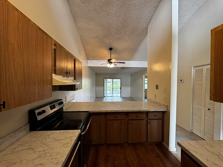 3831 SW 69th Ave — Photo 12