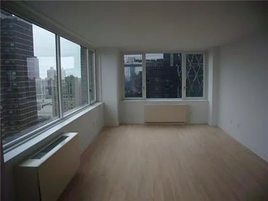 Rented by R New York | media 12