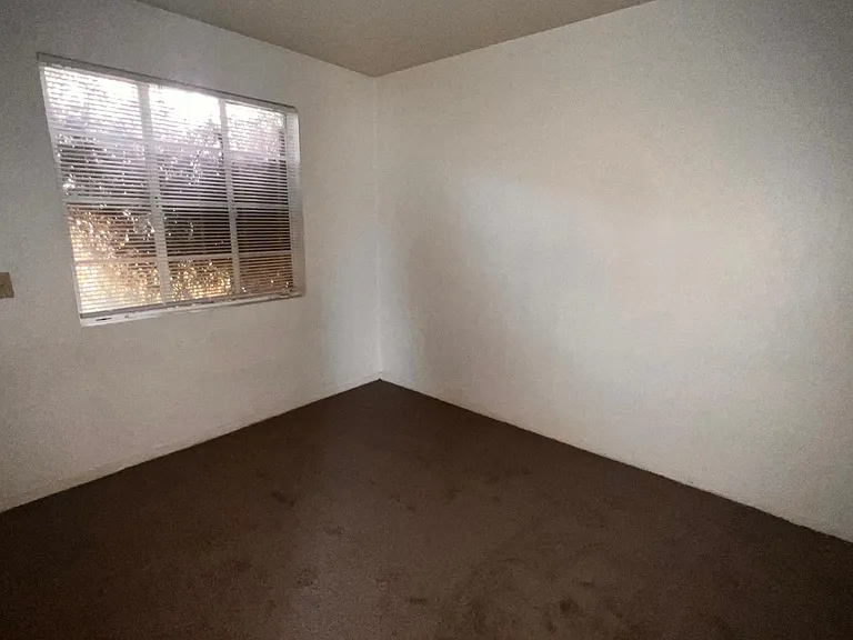 731 W University Dr — Photo 5