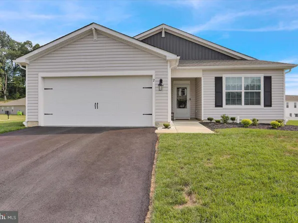 2 E Skytop Ct, Bernville, PA 19506