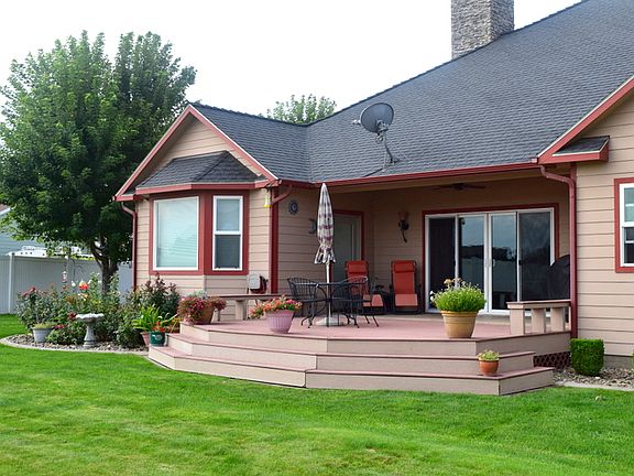 East-facing deck/back yard