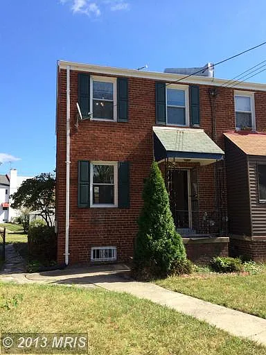 5045 8th St NE photo 1