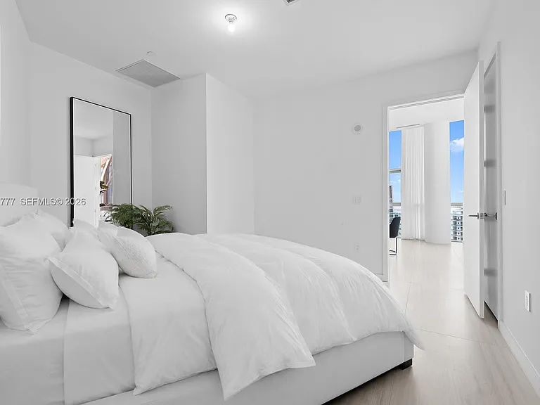 851 NE 1st Ave #Penthouse 5700 — Photo 39